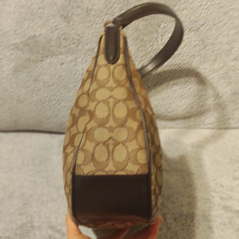 COACH Outline Signature Hobo EUC!! [FINAL PRICE] - Picture 6 of 13